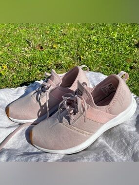 New Balance FuelCore Nergize Women’s Sneakers Pink Lightweight Comfort Size 8